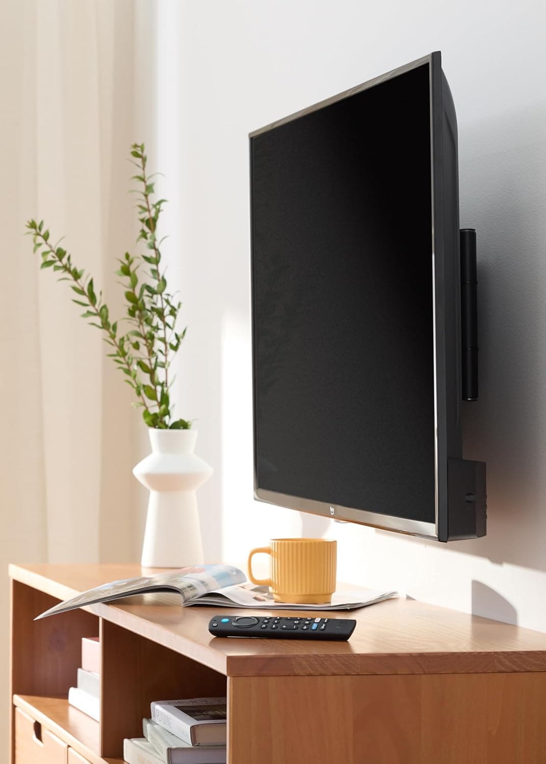 Amazon Basics Full Motion Articulating TV Monitor Wall Mount for 26" to 55" TVs and Flat Panels up to 80 Lbs, Black thumbnail 4